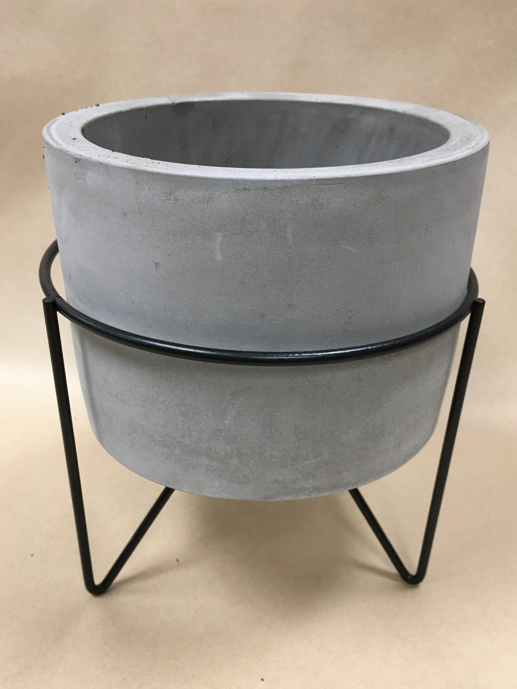 Cement Pot with Wire Stand